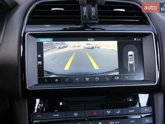 Синій Ягуар Ф-Пейс, об'ємом двигуна 2 л та пробігом 179 тис. км за 22800 $, фото 18 на Automoto.ua