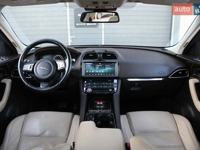 Синій Ягуар Ф-Пейс, об'ємом двигуна 2 л та пробігом 179 тис. км за 22800 $, фото 13 на Automoto.ua