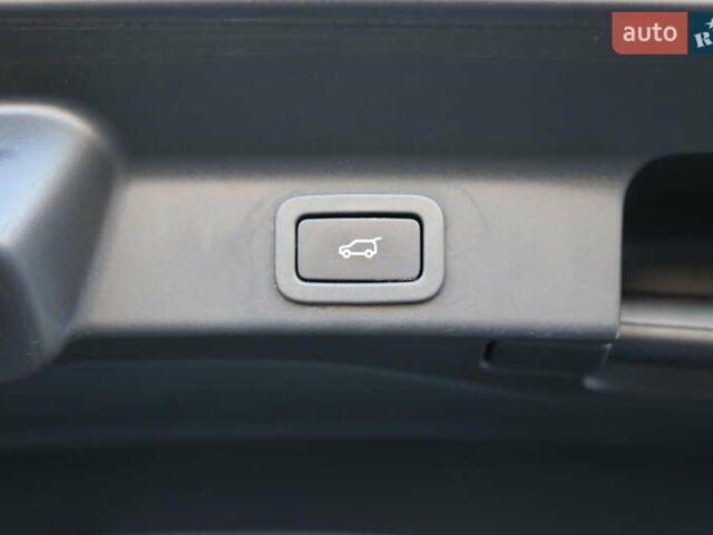 Синій Ягуар Ф-Пейс, об'ємом двигуна 2 л та пробігом 179 тис. км за 22800 $, фото 26 на Automoto.ua