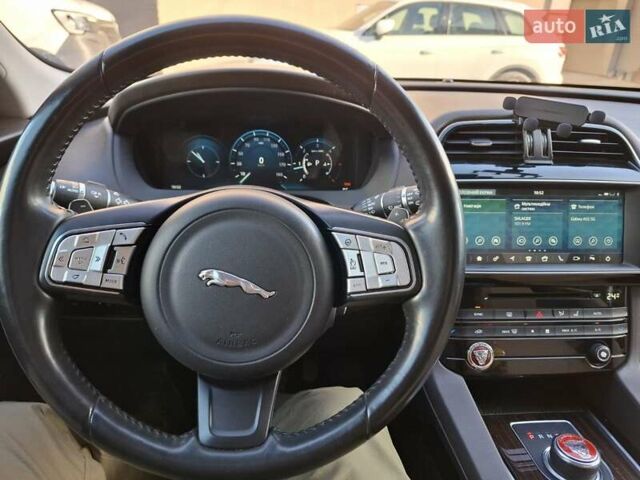 Синий Ягуар Ф-Пейс, объемом двигателя 2 л и пробегом 167 тыс. км за 21000 $, фото 12 на Automoto.ua