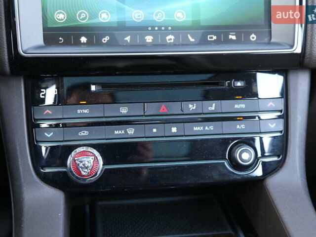 Синій Ягуар Ф-Пейс, об'ємом двигуна 2 л та пробігом 179 тис. км за 22800 $, фото 20 на Automoto.ua