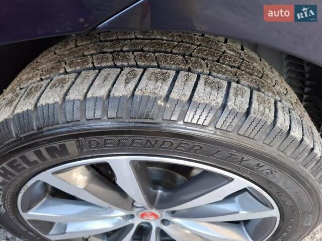 Синий Ягуар Ф-Пейс, объемом двигателя 2 л и пробегом 167 тыс. км за 21000 $, фото 4 на Automoto.ua