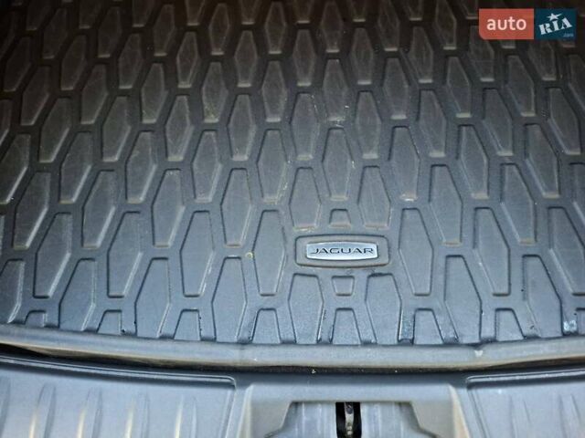 Синий Ягуар Ф-Пейс, объемом двигателя 2 л и пробегом 167 тыс. км за 21000 $, фото 5 на Automoto.ua