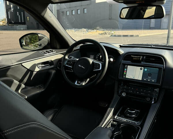 Синий Ягуар Ф-Пейс, объемом двигателя 3 л и пробегом 119 тыс. км за 31500 $, фото 16 на Automoto.ua