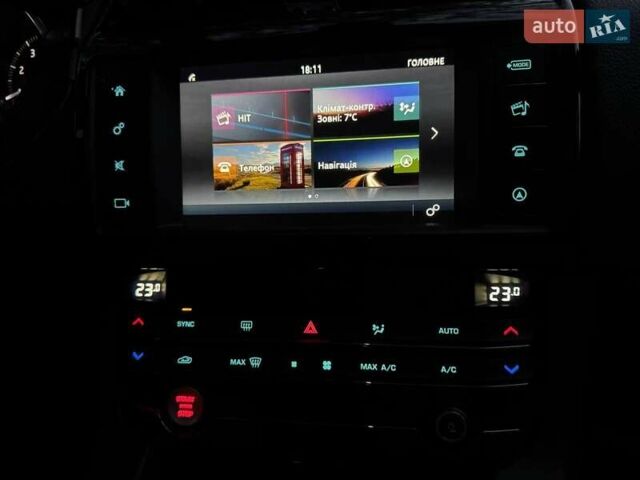 Ягуар Ф-Пейс 2017 у Рівному на Automoto.ua Синій Ягуар Ф-Пейс, об'ємом двигуна 2 л та пробігом 119 тис. км за 16300 $, фото 12 на Automoto.ua