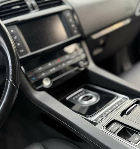 Синій Ягуар Ф-Пейс, об'ємом двигуна 2 л та пробігом 116 тис. км за 29000 $, фото 17 на Automoto.ua