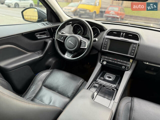 Синий Ягуар Ф-Пейс, объемом двигателя 2 л и пробегом 120 тыс. км за 16000 $, фото 21 на Automoto.ua