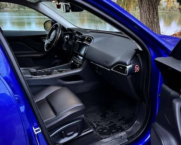 Ягуар Ф-Пейс 2017 у Рівному на Automoto.ua Синій Ягуар Ф-Пейс, об'ємом двигуна 2 л та пробігом 119 тис. км за 16300 $, фото 25 на Automoto.ua