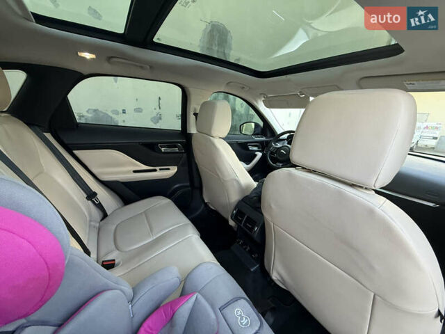 Синий Ягуар Ф-Пейс, объемом двигателя 2 л и пробегом 199 тыс. км за 26500 $, фото 30 на Automoto.ua