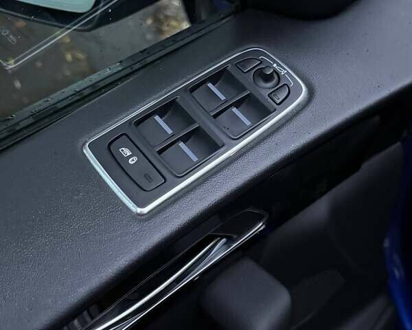 Ягуар Ф-Пейс 2017 у Рівному на Automoto.ua Синій Ягуар Ф-Пейс, об'ємом двигуна 2 л та пробігом 119 тис. км за 16300 $, фото 16 на Automoto.ua