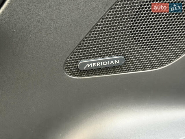 Синий Ягуар Ф-Пейс, объемом двигателя 2 л и пробегом 120 тыс. км за 16000 $, фото 15 на Automoto.ua