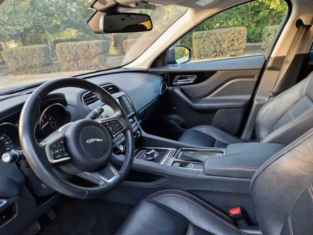 Синій Ягуар Ф-Пейс, об'ємом двигуна 2 л та пробігом 85 тис. км за 19500 $, фото 6 на Automoto.ua