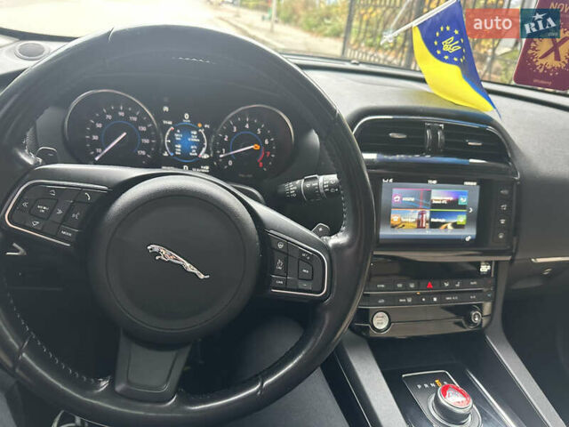 Синий Ягуар Ф-Пейс, объемом двигателя 2 л и пробегом 92 тыс. км за 16999 $, фото 12 на Automoto.ua