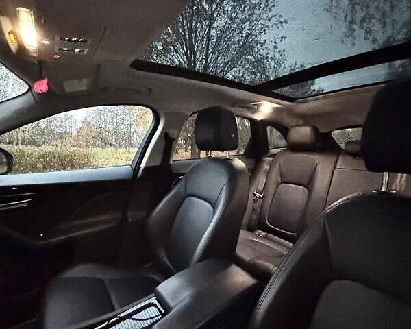 Ягуар Ф-Пейс 2017 у Рівному на Automoto.ua Синій Ягуар Ф-Пейс, об'ємом двигуна 2 л та пробігом 119 тис. км за 16300 $, фото 14 на Automoto.ua