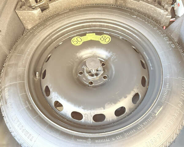 Синий Ягуар Ф-Пейс, объемом двигателя 2 л и пробегом 199 тыс. км за 24900 $, фото 8 на Automoto.ua