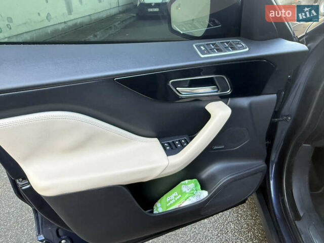 Синий Ягуар Ф-Пейс, объемом двигателя 2 л и пробегом 199 тыс. км за 26500 $, фото 26 на Automoto.ua