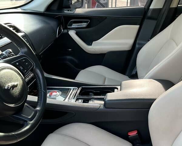 Синий Ягуар Ф-Пейс, объемом двигателя 2 л и пробегом 85 тыс. км за 18000 $, фото 16 на Automoto.ua