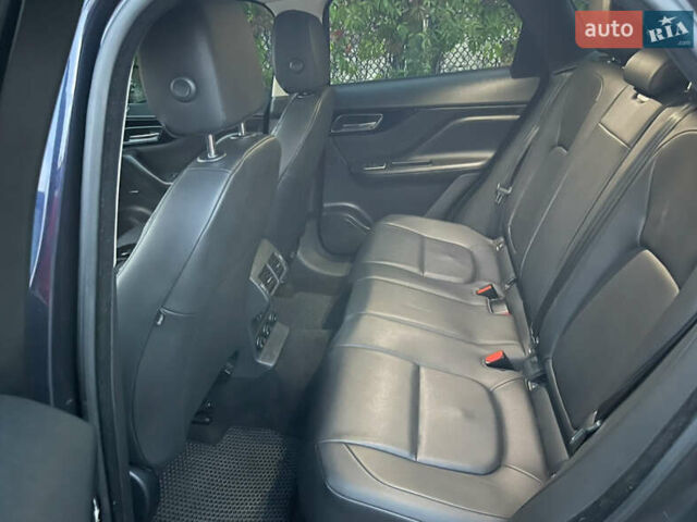 Синий Ягуар Ф-Пейс, объемом двигателя 2 л и пробегом 112 тыс. км за 27500 $, фото 4 на Automoto.ua