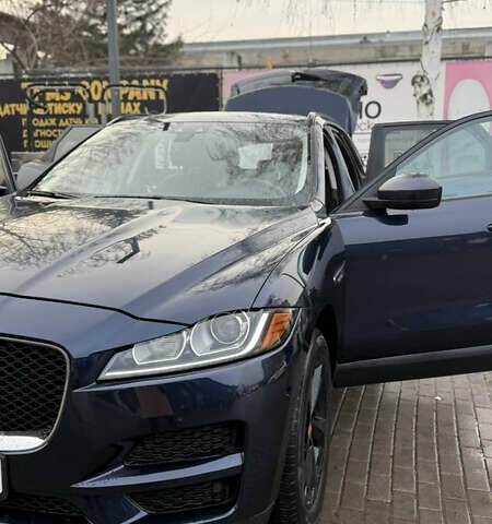 Синій Ягуар Ф-Пейс, об'ємом двигуна 2 л та пробігом 116 тис. км за 29000 $, фото 4 на Automoto.ua