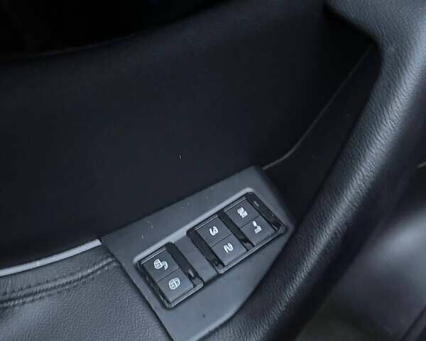 Ягуар Ф-Пейс 2017 у Рівному на Automoto.ua Синій Ягуар Ф-Пейс, об'ємом двигуна 2 л та пробігом 119 тис. км за 16300 $, фото 17 на Automoto.ua