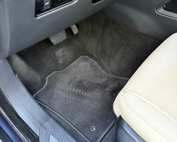 Синий Ягуар Ф-Пейс, объемом двигателя 2 л и пробегом 199 тыс. км за 24900 $, фото 25 на Automoto.ua