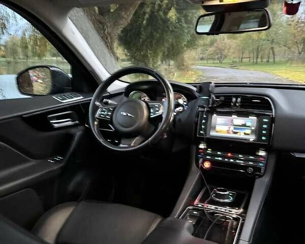 Ягуар Ф-Пейс 2017 у Рівному на Automoto.ua Синій Ягуар Ф-Пейс, об'ємом двигуна 2 л та пробігом 119 тис. км за 16300 $, фото 10 на Automoto.ua