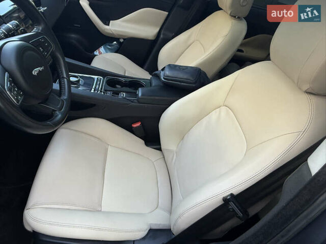 Синий Ягуар Ф-Пейс, объемом двигателя 2 л и пробегом 199 тыс. км за 26500 $, фото 24 на Automoto.ua