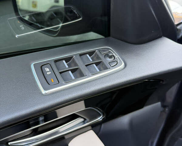 Синий Ягуар Ф-Пейс, объемом двигателя 2 л и пробегом 199 тыс. км за 26500 $, фото 11 на Automoto.ua