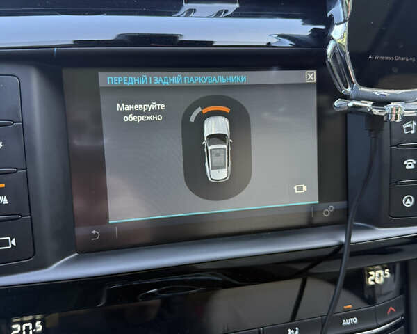 Синий Ягуар Ф-Пейс, объемом двигателя 2 л и пробегом 199 тыс. км за 24900 $, фото 17 на Automoto.ua