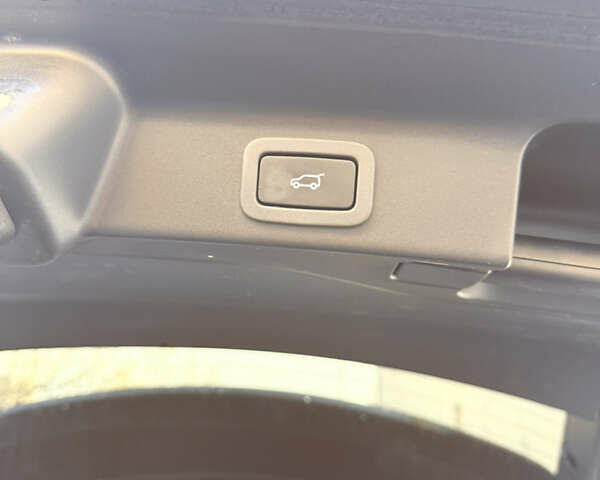 Синий Ягуар Ф-Пейс, объемом двигателя 2 л и пробегом 199 тыс. км за 24900 $, фото 7 на Automoto.ua