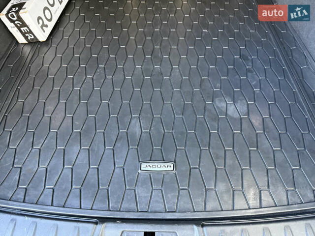 Синий Ягуар Ф-Пейс, объемом двигателя 2 л и пробегом 199 тыс. км за 24900 $, фото 10 на Automoto.ua