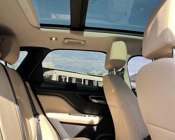 Синий Ягуар Ф-Пейс, объемом двигателя 2 л и пробегом 85 тыс. км за 18000 $, фото 20 на Automoto.ua