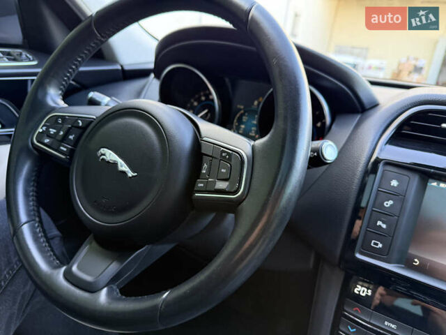 Синий Ягуар Ф-Пейс, объемом двигателя 2 л и пробегом 199 тыс. км за 26500 $, фото 16 на Automoto.ua