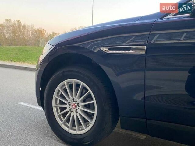 Синий Ягуар Ф-Пейс, объемом двигателя 2 л и пробегом 102 тыс. км за 25500 $, фото 1 на Automoto.ua