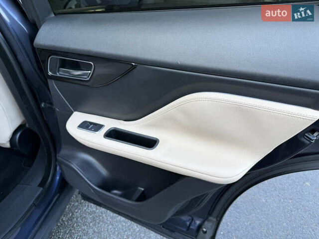 Синий Ягуар Ф-Пейс, объемом двигателя 2 л и пробегом 199 тыс. км за 26500 $, фото 29 на Automoto.ua