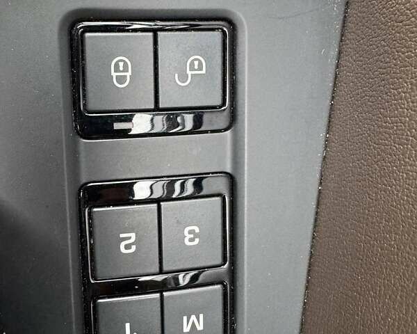 Синий Ягуар Ф-Пейс, объемом двигателя 2 л и пробегом 85 тыс. км за 27990 $, фото 17 на Automoto.ua