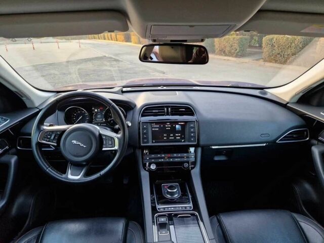 Синій Ягуар Ф-Пейс, об'ємом двигуна 2 л та пробігом 85 тис. км за 19500 $, фото 7 на Automoto.ua