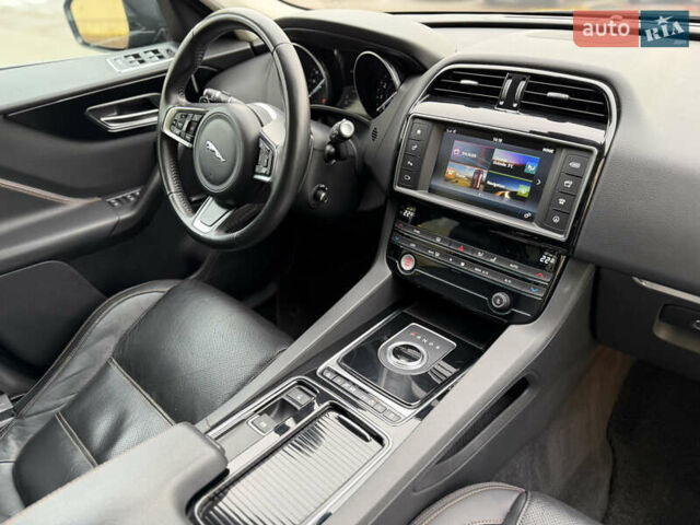 Синий Ягуар Ф-Пейс, объемом двигателя 2 л и пробегом 120 тыс. км за 16000 $, фото 18 на Automoto.ua