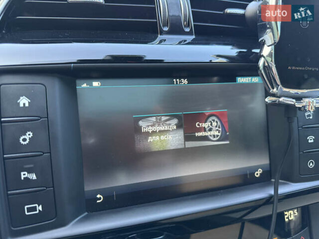 Синий Ягуар Ф-Пейс, объемом двигателя 2 л и пробегом 199 тыс. км за 24900 $, фото 20 на Automoto.ua