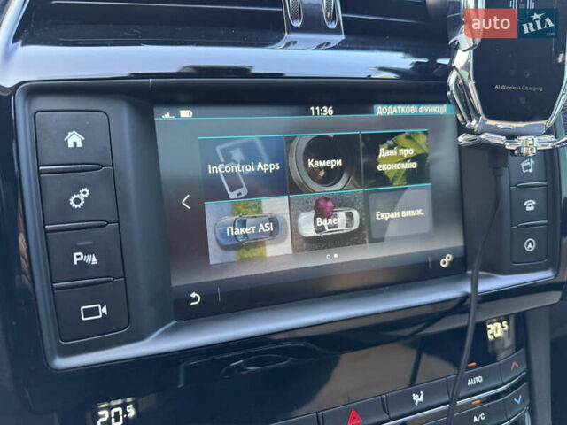 Синий Ягуар Ф-Пейс, объемом двигателя 2 л и пробегом 199 тыс. км за 26500 $, фото 19 на Automoto.ua