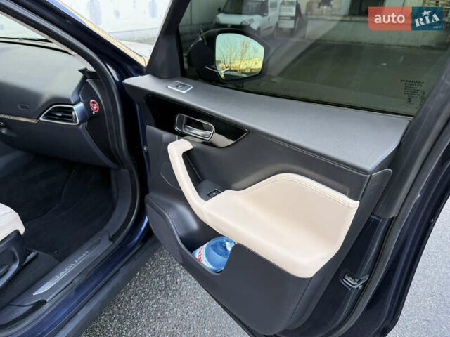 Синий Ягуар Ф-Пейс, объемом двигателя 2 л и пробегом 199 тыс. км за 26500 $, фото 32 на Automoto.ua