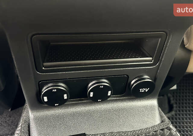 Ягуар Ф-Пейс 2018 у Дубно на Automoto.ua Синій Ягуар Ф-Пейс, об'ємом двигуна 2 л та пробігом 140 тис. км за 16999 $, фото 14 на Automoto.ua