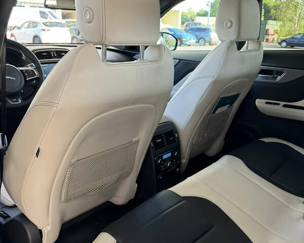 Синій Ягуар Ф-Пейс, об'ємом двигуна 3 л та пробігом 69 тис. км за 29000 $, фото 26 на Automoto.ua