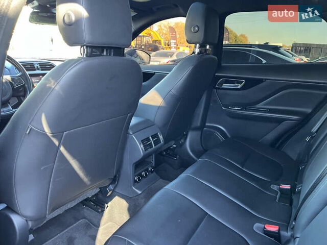 Синий Ягуар Ф-Пейс, объемом двигателя 2 л и пробегом 88 тыс. км за 17800 $, фото 20 на Automoto.ua