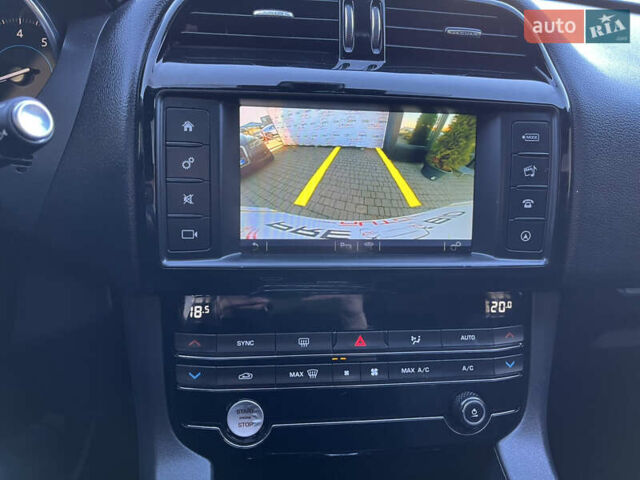 Синий Ягуар Ф-Пейс, объемом двигателя 2 л и пробегом 88 тыс. км за 17800 $, фото 31 на Automoto.ua