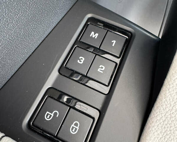 Синій Ягуар Ф-Пейс, об'ємом двигуна 3 л та пробігом 69 тис. км за 29000 $, фото 17 на Automoto.ua