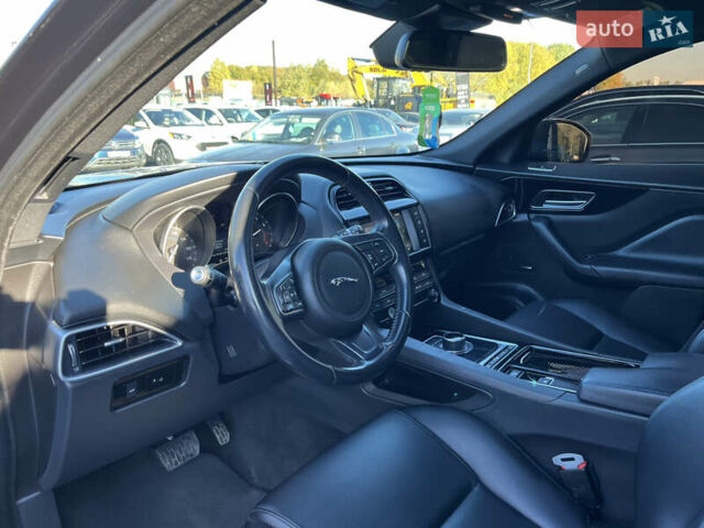 Синий Ягуар Ф-Пейс, объемом двигателя 2 л и пробегом 88 тыс. км за 17800 $, фото 14 на Automoto.ua