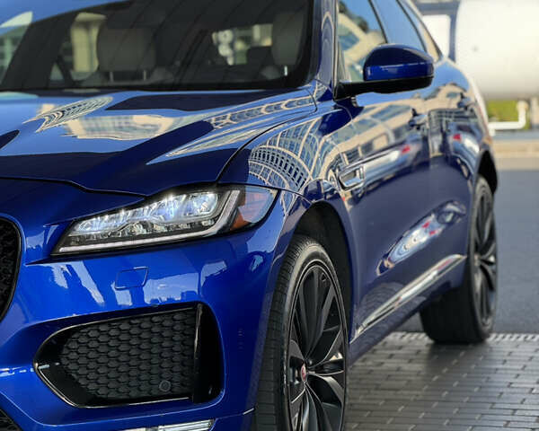 Синій Ягуар Ф-Пейс, об'ємом двигуна 3 л та пробігом 69 тис. км за 29000 $, фото 2 на Automoto.ua