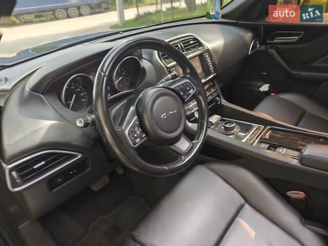 Синій Ягуар Ф-Пейс, об'ємом двигуна 2 л та пробігом 88 тис. км за 17850 $, фото 11 на Automoto.ua