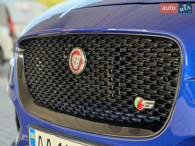 Синій Ягуар Ф-Пейс, об'ємом двигуна 3 л та пробігом 69 тис. км за 29000 $, фото 4 на Automoto.ua